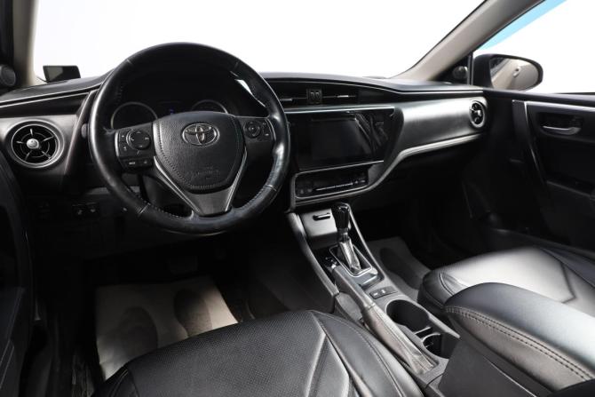 Toyota Corolla XI (E160 E170 E180) Рестайлинг 1 с пробегом 2018 года, цена 1 899 000 рублей, 89000 км, седан, Автокод Объявления