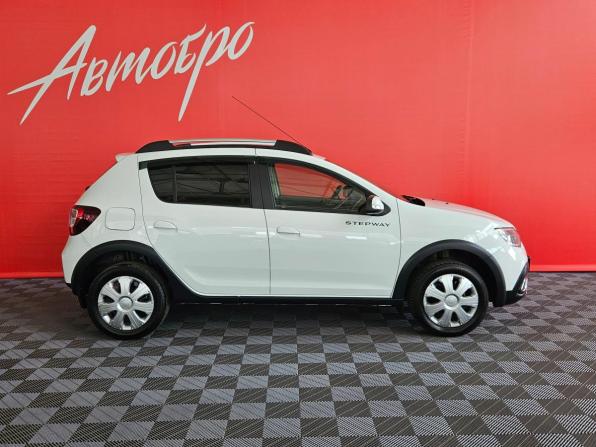 Renault Sandero II Рестайлинг с пробегом 2021 года, цена 1 345 000 рублей, 89654 км, хэтчбек, Автокод Объявления