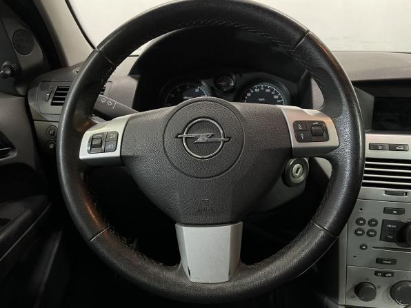 Opel Astra H Рестайлинг с пробегом 2011 года, цена 595 000 рублей, 150231 км, седан, Автокод Объявления