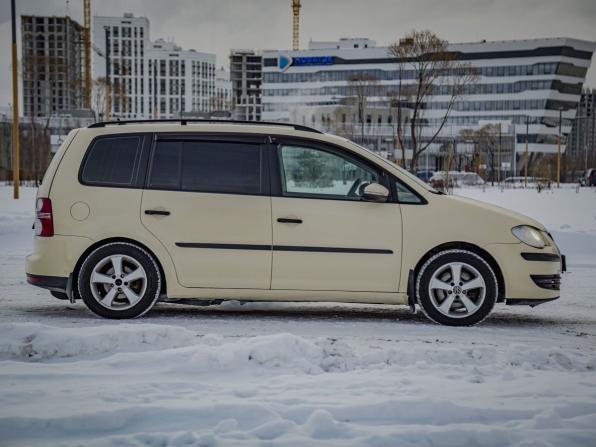 Volkswagen Touran I Рестайлинг с пробегом 2010 года, цена 579 000 рублей, 305666 км, компактвэн, Автокод Объявления