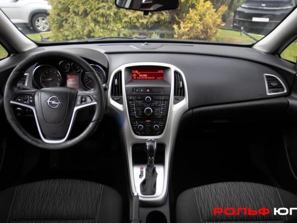 Opel Astra J Рестайлинг с пробегом 2013 года, цена 638 000 рублей, 301528 км, седан, Автокод Объявления