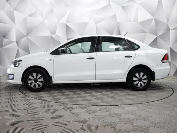 Volkswagen Polo V Рестайлинг с пробегом 2016 года, цена 1 020 000 рублей, 137000 км, седан, Автокод Объявления