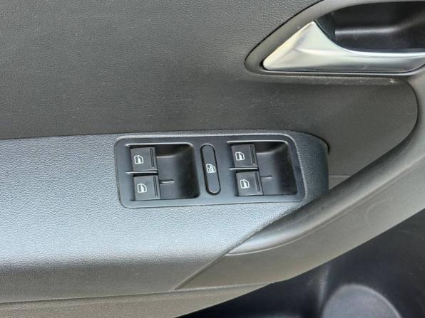 Volkswagen Polo V Рестайлинг с пробегом 2018 года, цена 1 099 000 рублей, 102276 км, седан, Автокод Объявления
