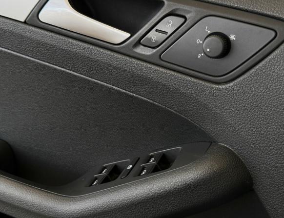 Volkswagen Jetta VI с пробегом 2012 года, цена 1 040 000 рублей, 118670 км, седан, Автокод Объявления