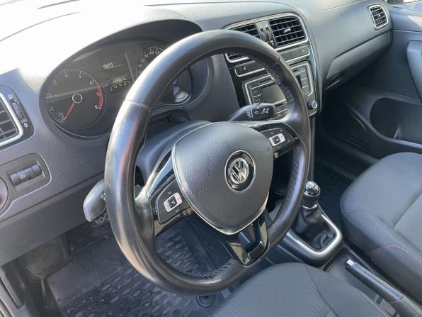 Volkswagen Polo V Рестайлинг с пробегом 2017 года, цена 1 062 000 рублей, 148966 км, седан, Автокод Объявления