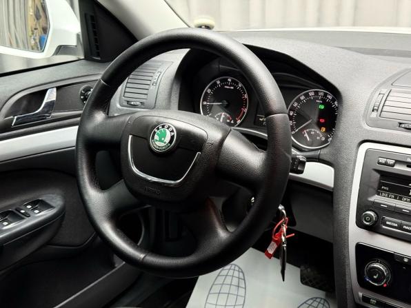 Skoda Octavia II (A5) Рестайлинг с пробегом 2011 года, цена 849 000 рублей, 172757 км, лифтбек, Автокод Объявления
