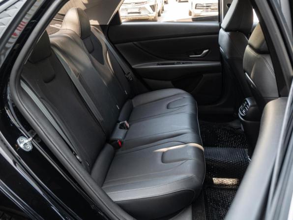 Hyundai Elantra VII (CN7) Рестайлинг с пробегом 2023 года, цена 2 150 000 рублей, 41987 км, седан, Автокод Объявления