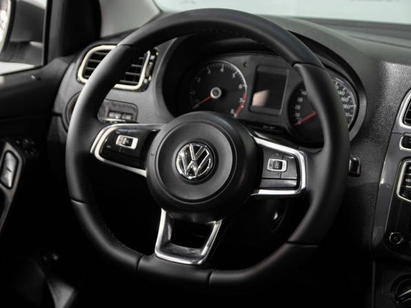 Volkswagen Polo V Рестайлинг с пробегом 2019 года, цена 1 210 000 рублей, 184500 км, седан, Автокод Объявления
