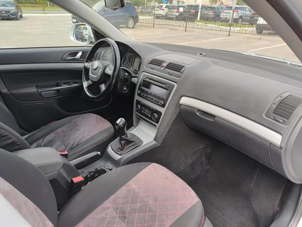 Skoda Octavia II (A5) Рестайлинг с пробегом 2011 года, цена 620 000 рублей, 264712 км, лифтбек, Автокод Объявления