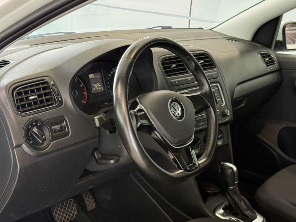 Volkswagen Polo V Рестайлинг с пробегом 2018 года, цена 1 557 000 рублей, 14045 км, седан, Автокод Объявления