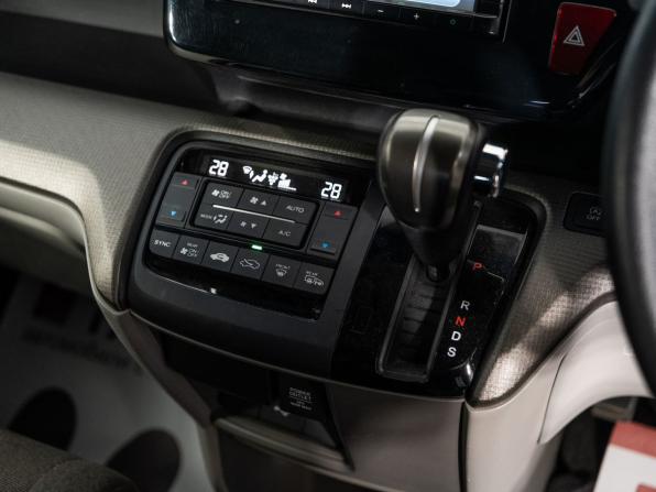 Honda Stepwgn V Рестайлинг с пробегом 2019 года, цена 1 950 000 рублей, 91286 км, минивэн, Автокод Объявления
