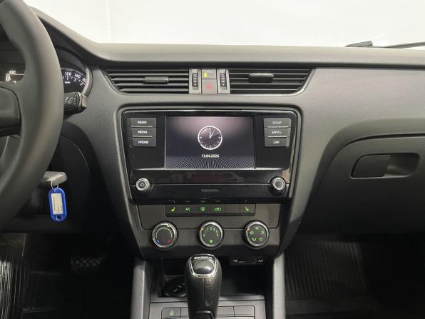 Skoda Octavia III (A7) Рестайлинг с пробегом 2017 года, цена 1 176 000 рублей, 174832 км, лифтбек, Автокод Объявления