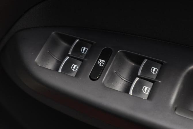 Volkswagen Touran I Рестайлинг 2 с пробегом 2013 года, цена 1 509 000 рублей, 57000 км, компактвэн, Автокод Объявления