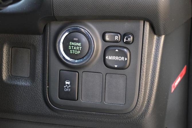 Toyota Wish II Рестайлинг с пробегом 2012 года, цена 1 529 000 рублей, 164000 км, минивэн, Автокод Объявления