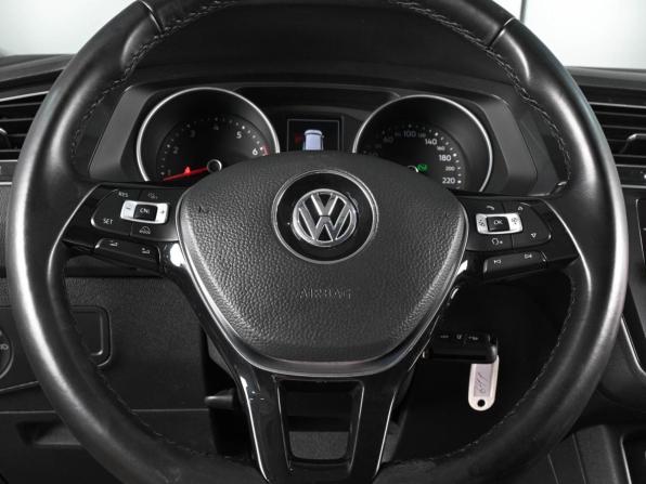 Volkswagen Tiguan II с пробегом 2018 года, цена 2 329 000 рублей, 131458 км, внедорожник, Автокод Объявления