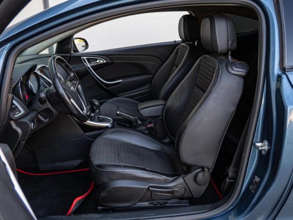 Opel Astra J Рестайлинг с пробегом 2013 года, цена 755 000 рублей, 281692 км, хэтчбек, Автокод Объявления