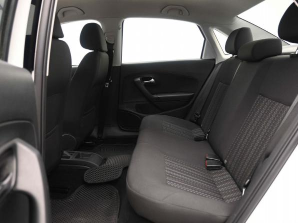 Volkswagen Polo V Рестайлинг с пробегом 2015 года, цена 929 000 рублей, 130656 км, седан, Автокод Объявления