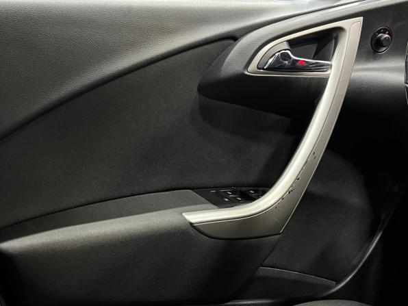 Opel Astra J с пробегом 2012 года, цена 659 500 рублей, 158356 км, хэтчбек, Автокод Объявления