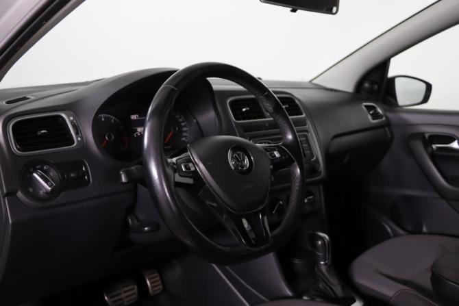 Volkswagen Polo V Рестайлинг с пробегом 2016 года, цена 1 079 990 рублей, 132569 км, седан, Автокод Объявления