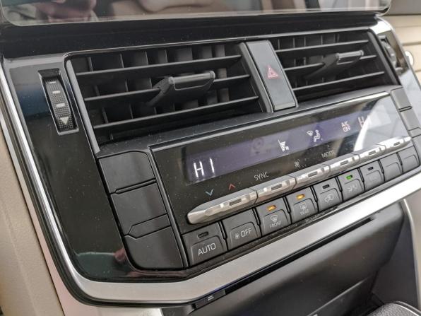 Toyota Land Cruiser 300 Series с пробегом 2022 года, цена 9 150 000 рублей, 31000 км, внедорожник, Автокод Объявления