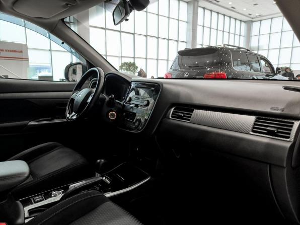 Mitsubishi Outlander III Рестайлинг 2 с пробегом 2018 года, цена 2 299 000 рублей, 98250 км, внедорожник, Автокод Объявления