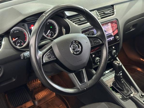 Skoda Octavia III (A7) Рестайлинг с пробегом 2017 года, цена 1 650 000 рублей, 172000 км, лифтбек, Автокод Объявления
