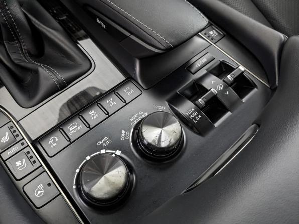 Lexus LX III Рестайлинг 2 с пробегом 2020 года, цена 10 200 000 рублей, 84963 км, внедорожник, Автокод Объявления