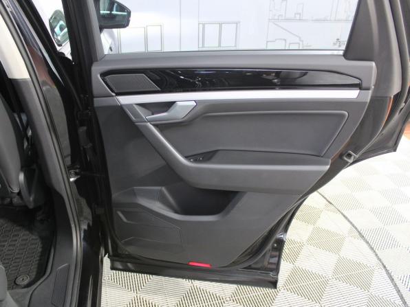 Volkswagen Touareg III с пробегом 2021 года, цена 5 650 000 рублей, 56265 км, внедорожник, Автокод Объявления