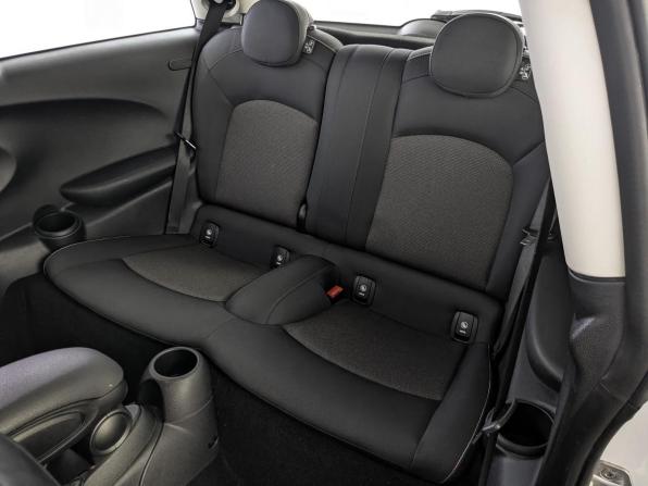 Mini Hatch III (F55/F56) Рестайлинг с пробегом 2018 года, цена 1 800 000 рублей, 73661 км, хэтчбек, Автокод Объявления