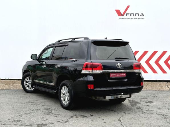 Toyota Land Cruiser 200 Series Рестайлинг 2 с пробегом 2016 года, цена 4 590 000 рублей, 400356 км, внедорожник, Автокод Объявления