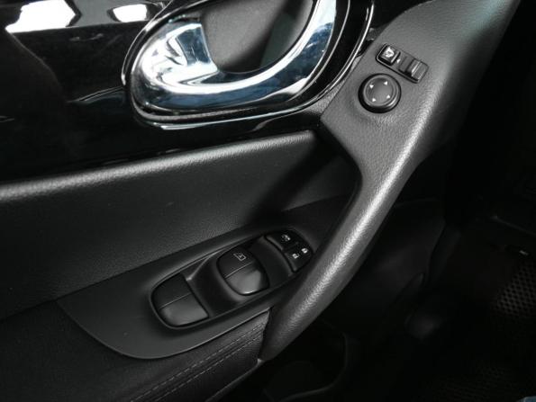 Nissan Qashqai II с пробегом 2018 года, цена 2 019 000 рублей, 61240 км, внедорожник, Автокод Объявления