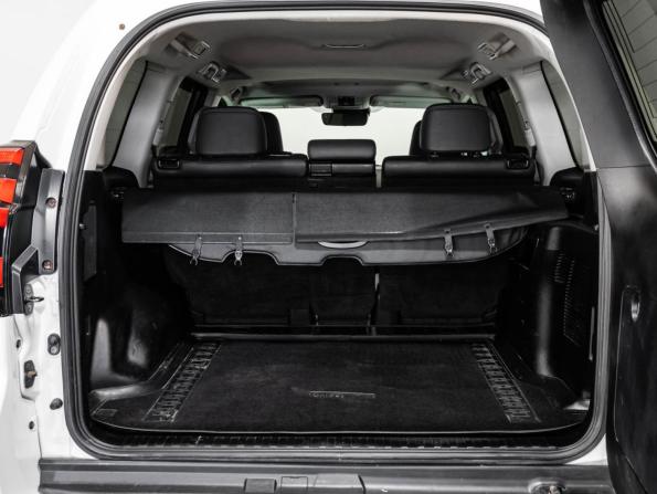 Toyota Land Cruiser Prado 150 Series Рестайлинг 2 с пробегом 2017 года, цена 4 499 000 рублей, 129508 км, внедорожник, Автокод Объявления