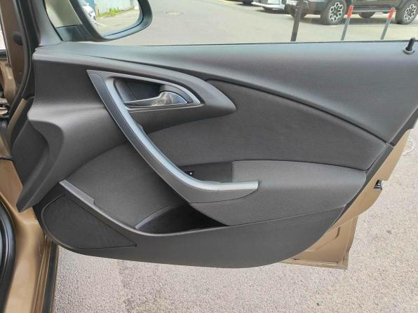 Opel Astra J Рестайлинг с пробегом 2012 года, цена 755 000 рублей, 158397 км, седан, Автокод Объявления