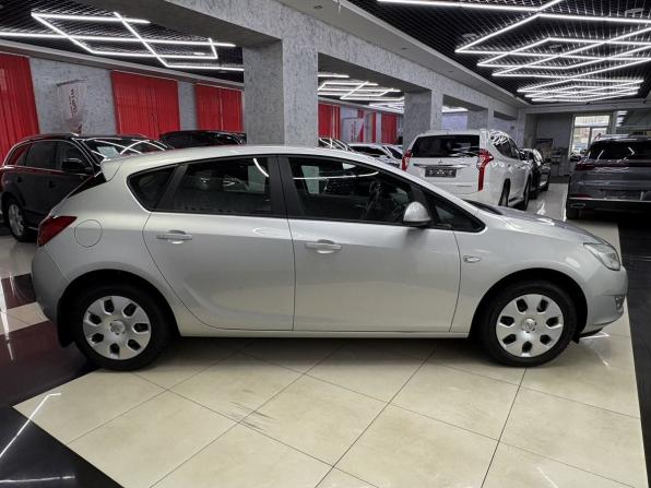 Opel Astra J Рестайлинг с пробегом 2012 года, цена 1 345 000 рублей, 28483 км, хэтчбек, Автокод Объявления