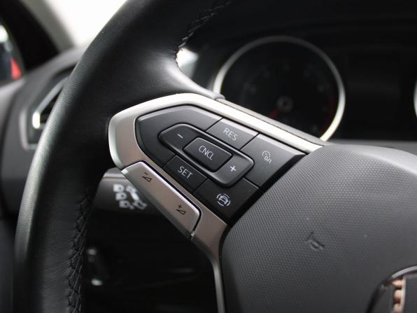 Volkswagen Tiguan II Рестайлинг с пробегом 2021 года, цена 3 029 000 рублей, 29356 км, внедорожник, Автокод Объявления