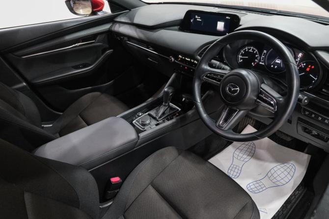 Mazda 3 IV (BP) с пробегом 2021 года, цена 1 869 000 рублей, 28000 км, хэтчбек, Автокод Объявления