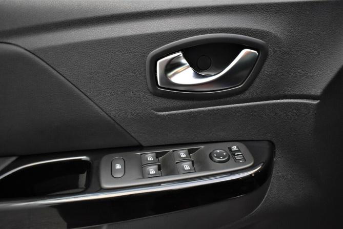 Renault Kaptur I Рестайлинг с пробегом 2021 года, цена 2 000 000 рублей, 38286 км, внедорожник, Автокод Объявления
