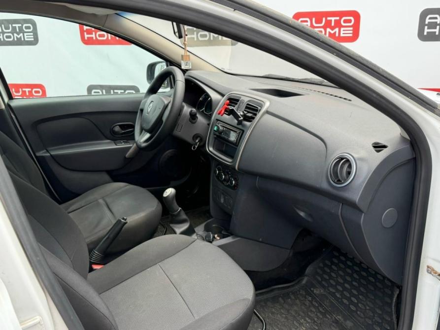 Renault Logan II Санкт-Петербург  - изображение 9