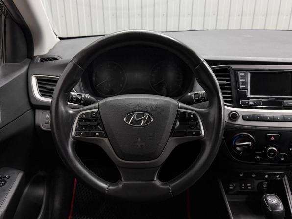 Hyundai Solaris II с пробегом 2017 года, цена 1 250 000 рублей, 82421 км, седан, Автокод Объявления