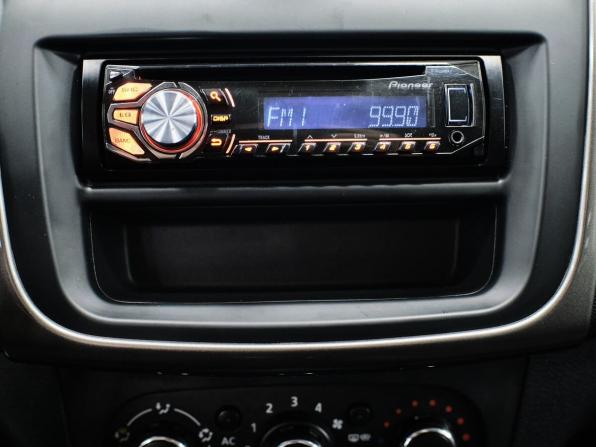 Renault Sandero II с пробегом 2015 года, цена 974 000 рублей, 68292 км, хэтчбек, Автокод Объявления
