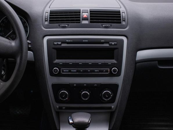 Skoda Octavia II (A5) Рестайлинг с пробегом 2012 года, цена 930 000 рублей, 158252 км, универсал, Автокод Объявления