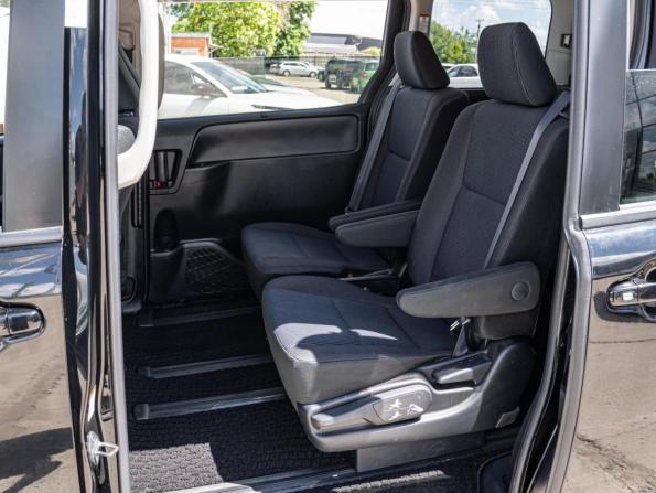 Toyota Voxy III (R80) с пробегом 2014 года, цена 1 656 000 рублей, 135235 км, минивэн, Автокод Объявления