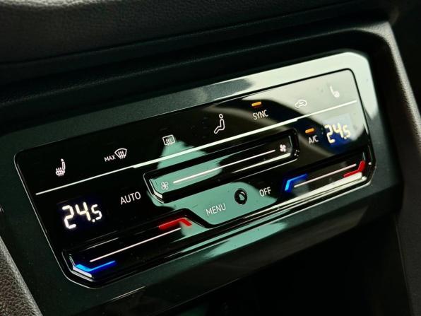 Volkswagen Tiguan II Рестайлинг с пробегом 2021 года, цена 2 639 000 рублей, 60362 км, внедорожник, Автокод Объявления