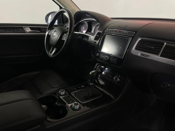 Volkswagen Touareg II Рестайлинг с пробегом 2015 года, цена 2 365 000 рублей, 267100 км, внедорожник, Автокод Объявления