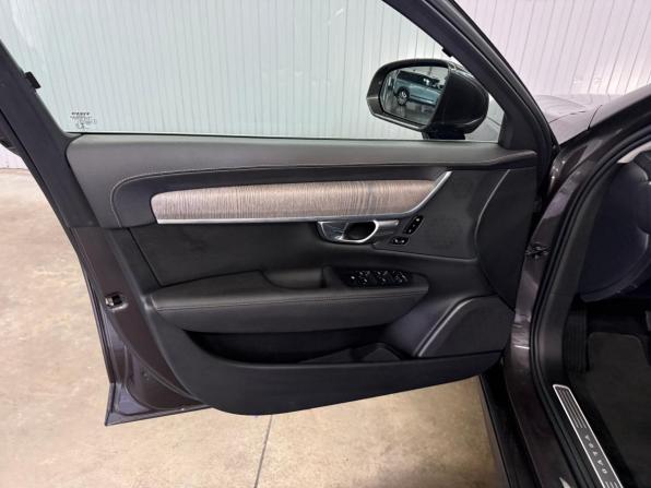 Volvo S90 II Рестайлинг с пробегом 2021 года, цена 3 127 000 рублей, 95382 км, седан, Автокод Объявления