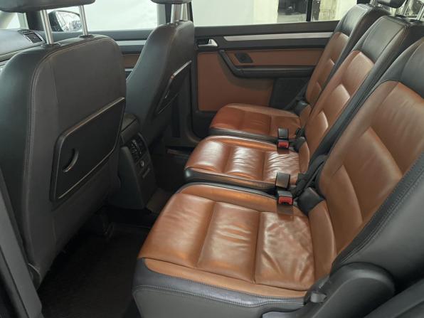 Volkswagen Touran I Рестайлинг с пробегом 2009 года, цена 899 000 рублей, 234749 км, компактвэн, Автокод Объявления