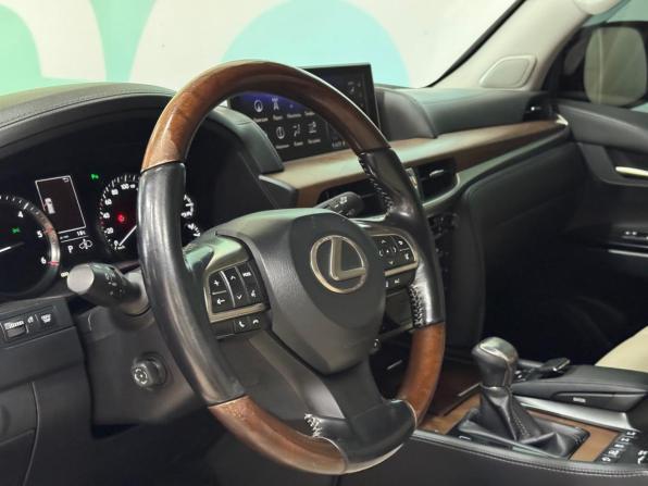 Lexus LX III Рестайлинг 2 с пробегом 2016 года, цена 6 970 000 рублей, 199755 км, внедорожник, Автокод Объявления