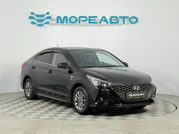 Hyundai Solaris II Рестайлинг с пробегом 2022 года, цена 2 280 000 рублей, 20990 км, седан, Автокод Объявления