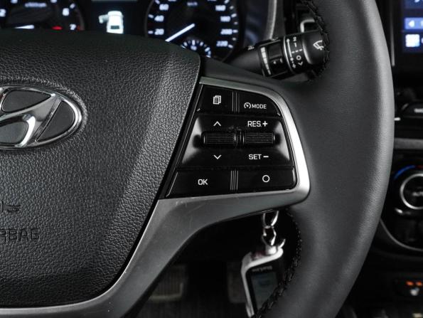 Hyundai Solaris II Рестайлинг с пробегом 2021 года, цена 1 339 000 рублей, 195135 км, седан, Автокод Объявления