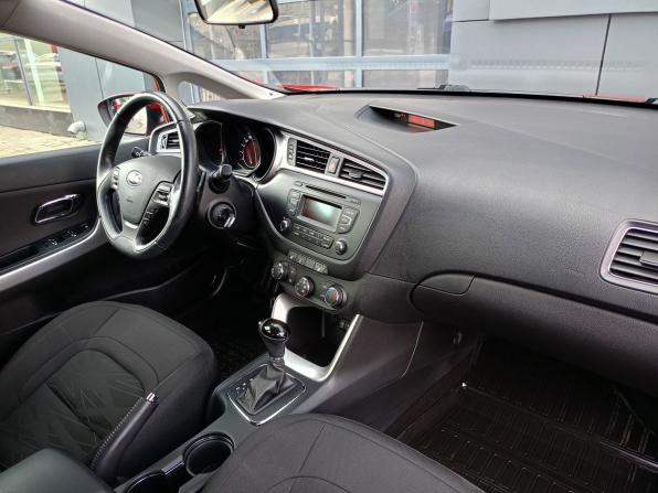 Kia Ceed II Рестайлинг с пробегом 2018 года, цена 1 725 600 рублей, 28927 км, хэтчбек, Автокод Объявления